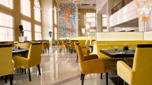 رنگ زرد در دکوراسیون رستوران