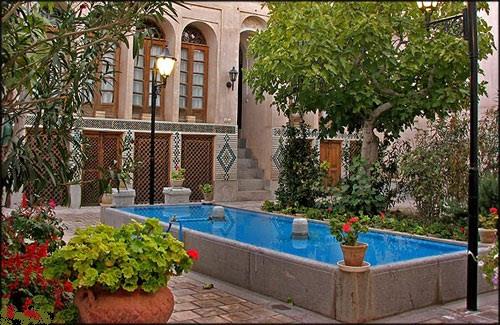 فضای اندرونی و بیرونی معماری ایرانی